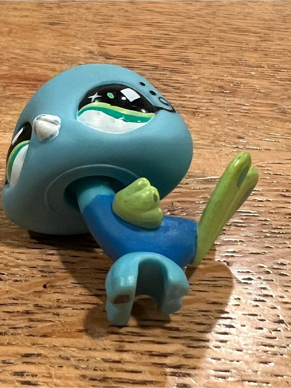 Littlest Pet Shop Teal and Dark Blue Bird Figurine